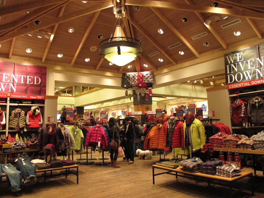 Eddie Bauer, Store Design